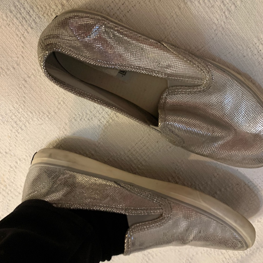 Shoes - Picture 2 of 5